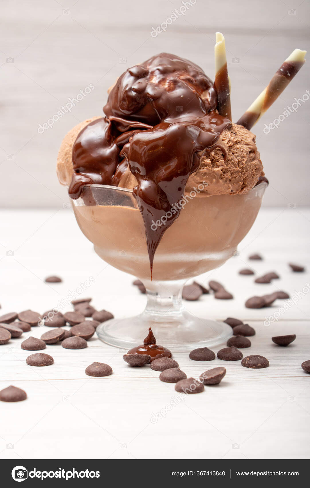 https://st3.depositphotos.com/26735172/36741/i/1600/depositphotos_367413840-stock-photo-chocolate-ice-cream-ball-glass.jpg