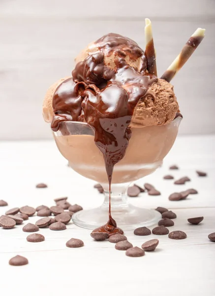 Čokoládová Zmrzlina Koule Sklenici — Stock fotografie
