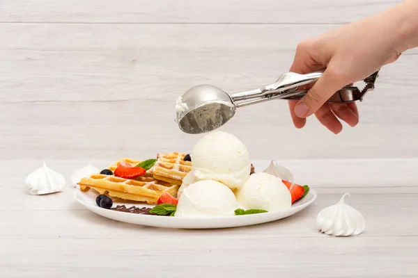 Putting Scoop Ice Cream Plate — Stock Photo, Image