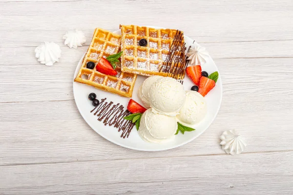 Sobremesa Chocolate Com Sorvete Bola Waffles — Fotografia de Stock