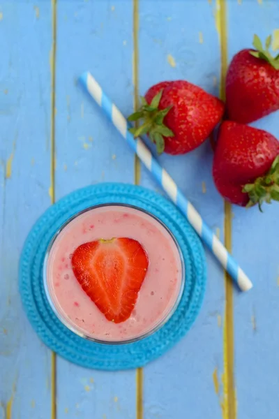 Frischer Erdbeer-Smoothie — Stockfoto