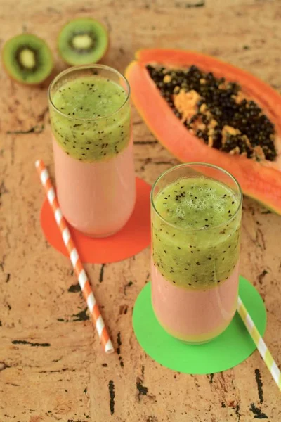 Papaya kiwi smoothie