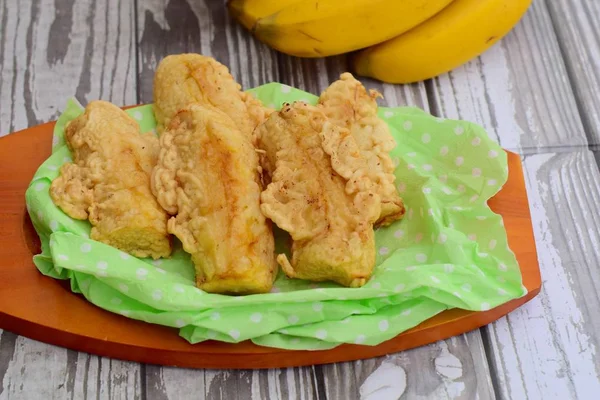 Pisang goreng veya kızarmış muz