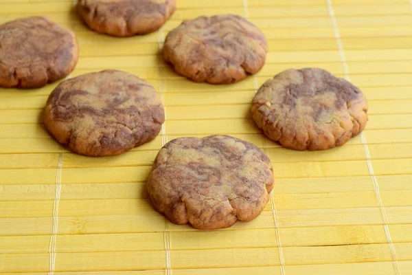 Chocolate vanilla swirl cookies — Stock Photo, Image