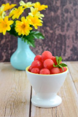 Karpuz topları bir kase 