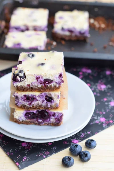 Blaubeer Käsekuchenriegel Mit Schokokruste — Stockfoto