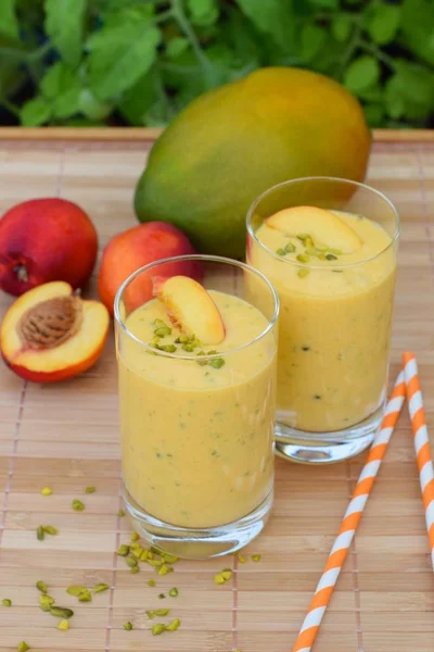 Antep fıstığı ile mango nektarin güler yüzlü
