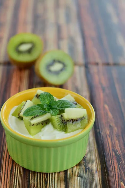 Greek Yogurt Kiwi Fruit Mint Leaf — Stock Photo, Image