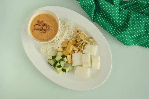 Ketoprak Cibo Vegetariano Indonesiano Dall Indonesia Composto Tofu Cetriolo Torta — Foto Stock