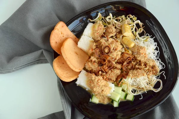 Ketoprak Cibo Vegetariano Indonesiano Dall Indonesia Composto Tofu Cetriolo Torta — Foto Stock