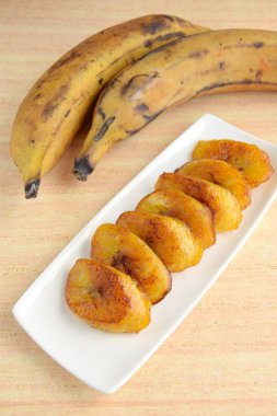 Pltanos Maduros veya kızarmış tatlı olgun muz