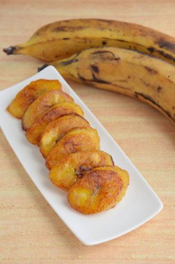 Pltanos Maduros veya kızarmış tatlı olgun muz