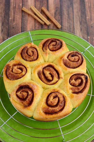 Freshly Baked Cinnamon Buns Spices Cocoa Filling Sweet Homemade Pastry — ストック写真