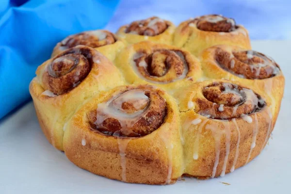 Freshly Baked Cinnamon Buns Spices Cocoa Filling Sweet Homemade Pastry — ストック写真