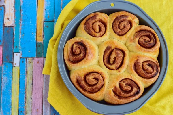 Freshly Baked Cinnamon Buns Spices Cocoa Filling Sweet Homemade Pastry — ストック写真