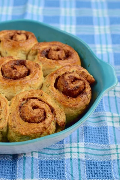 Freshly Baked Cinnamon Buns Spices Cocoa Filling Sweet Homemade Pastry — ストック写真