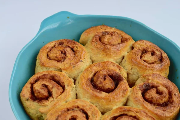 Freshly Baked Cinnamon Buns Spices Cocoa Filling Sweet Homemade Pastry — ストック写真