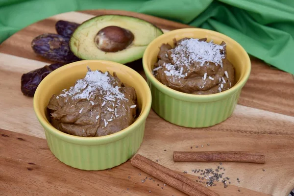 Vegan Avocado Chocolate Mousse Mint Leaves — стоковое фото