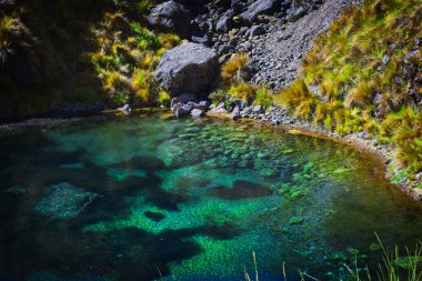 Ausangate 'in dağ göllerinden birinin manzarası.