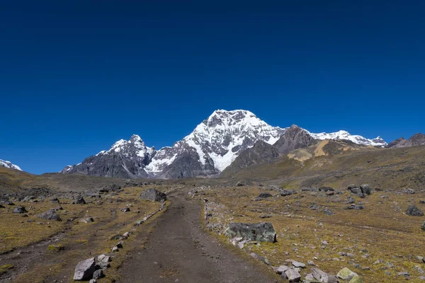 Widok Ausangate Mountain Jest Jeden Najważniejszych Peru Kilka Luk Jego — Zdjęcie stockowe