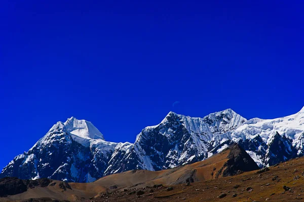 Una Vista Montaña Ausangate Uno Los Más Importantes Perú Tiene —  Fotos de Stock