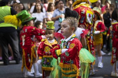 Buenos Aires, Arjantin - 02 / 24 / 2020: Şehir hükümeti tarafından düzenlenen karnavaldaki çocuk