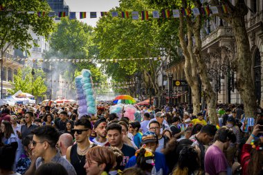 Buenos Aires, Arjantin - 11 / 02 / 2019: Buenos Aires geçit törenindeki insanlar 