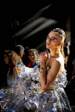 Buenos Aires, Arjantin - 11 / 02 / 2019: Buenos Aires geçit töreninde poz veren Trans kızı 