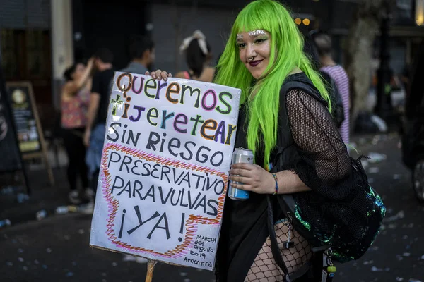 Buenos Aires, Arjantin - 11 / 02 / 2019: Buenos Aires geçit törenindeki insanlar 