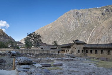 Ollantaytambo 'nun harabelerinin manzarası