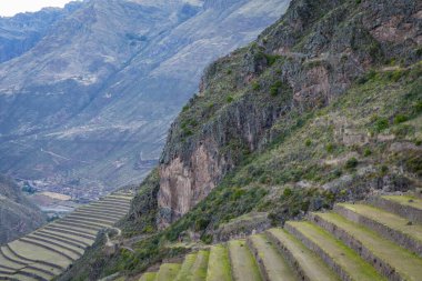 Pisaq 'ın arkeolojik alanının manzarası