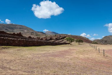 Pikillaqta arkeolojik kompleksi. Antik Peru 'da İspanyol döneminden kalma bir şehrin kalıntılarından oluşan bir arkeolojik alan mı?