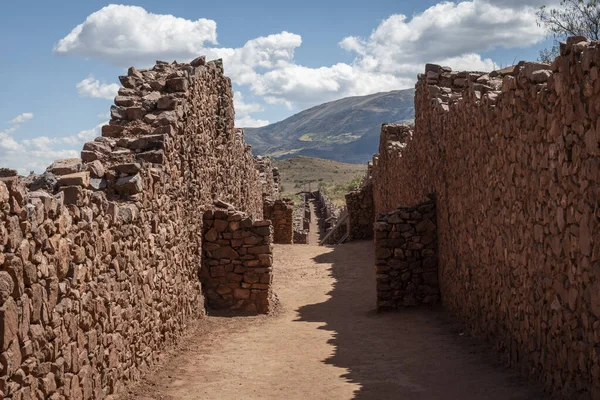 Pikillaqta arkeolojik kompleksi. Antik Peru 'da İspanyol döneminden kalma bir şehrin kalıntılarından oluşan bir arkeolojik alan mı?