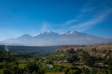 Arequipa 'nın volkanlarının manzarası
