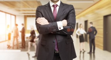 Pazarlama şirketi ofisinde işadamı