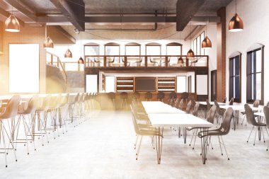 Kara tahta ile Güneşli bar iç