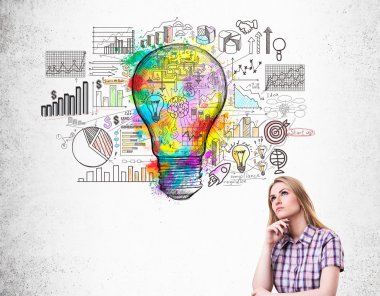 Damalı gömlek ve başlangıç kroki sarışın kız