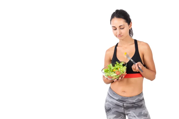 Chica mirando escépticamente a la ensalada —  Fotos de Stock