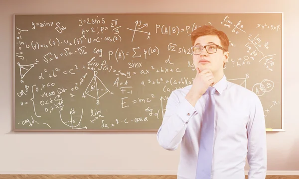 Jovem estudante universitário de matemática masculina — Fotografia de Stock