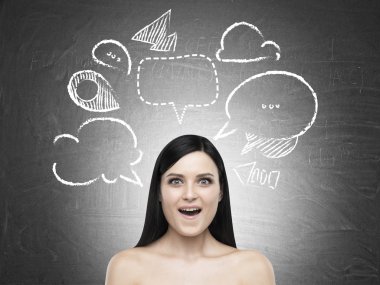 Kara tahtada şaşırmış kadın ve diyalog kutuları