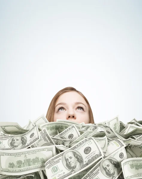 Girl piled up in cash — Stock Photo, Image