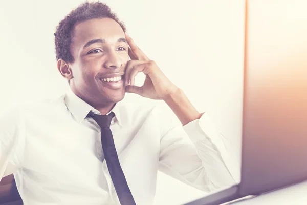 Smiling man using his laptop — Stock Photo, Image