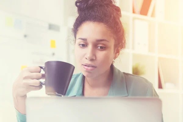 Black girl drinking her  coffee — Stock Photo, Image
