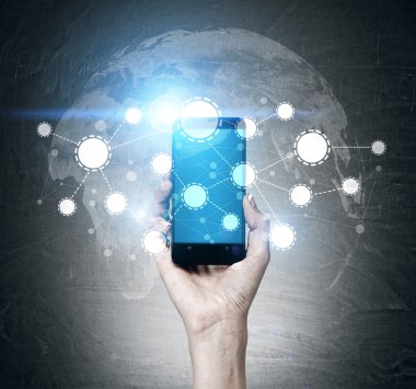 Smartphone ile mavi ekran tutan el