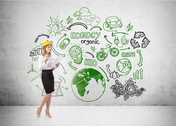 Mujer en sombrero duro y eco bosquejo — Foto de Stock