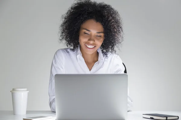 Smiling cute office employee — Stock Photo, Image