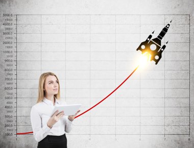 Kadın tablet ve uçan roket kroki ile