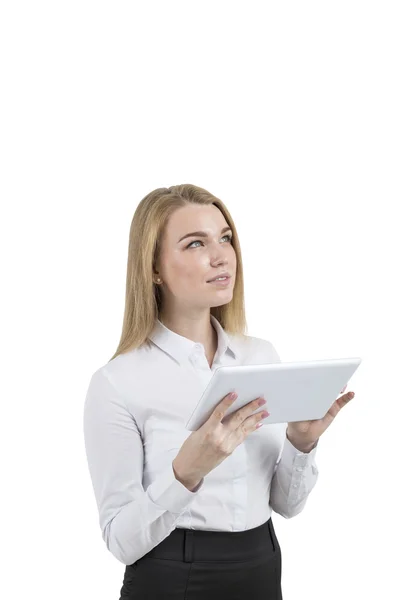 Blond kobieta trzymając tablet komputer obiema rękami — Zdjęcie stockowe