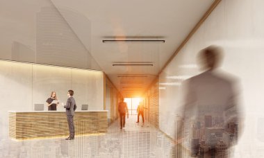 Resepsiyonist, kardeşi yaklaşan konuşan adam. Gökdelen