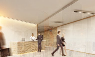 Sarışın resepsiyonist konuşan adam. Çift gidiyor. Gökdelenler